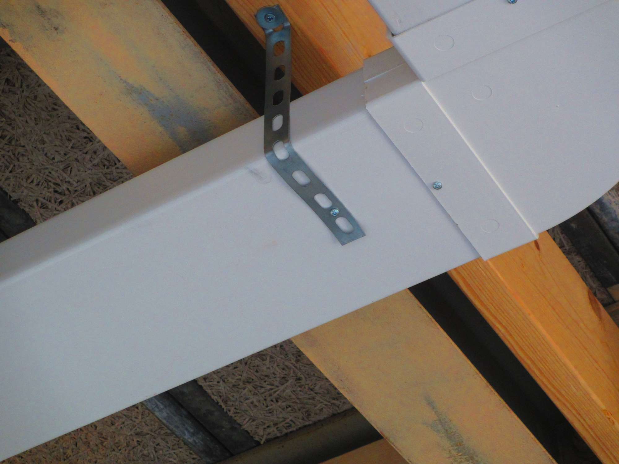 CORRECT INSTALLATION OF EXTRACT DUCTS