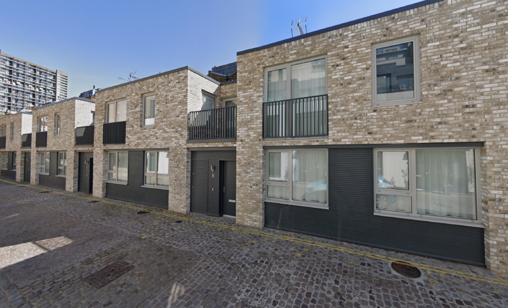 Munro Mews - Construction
